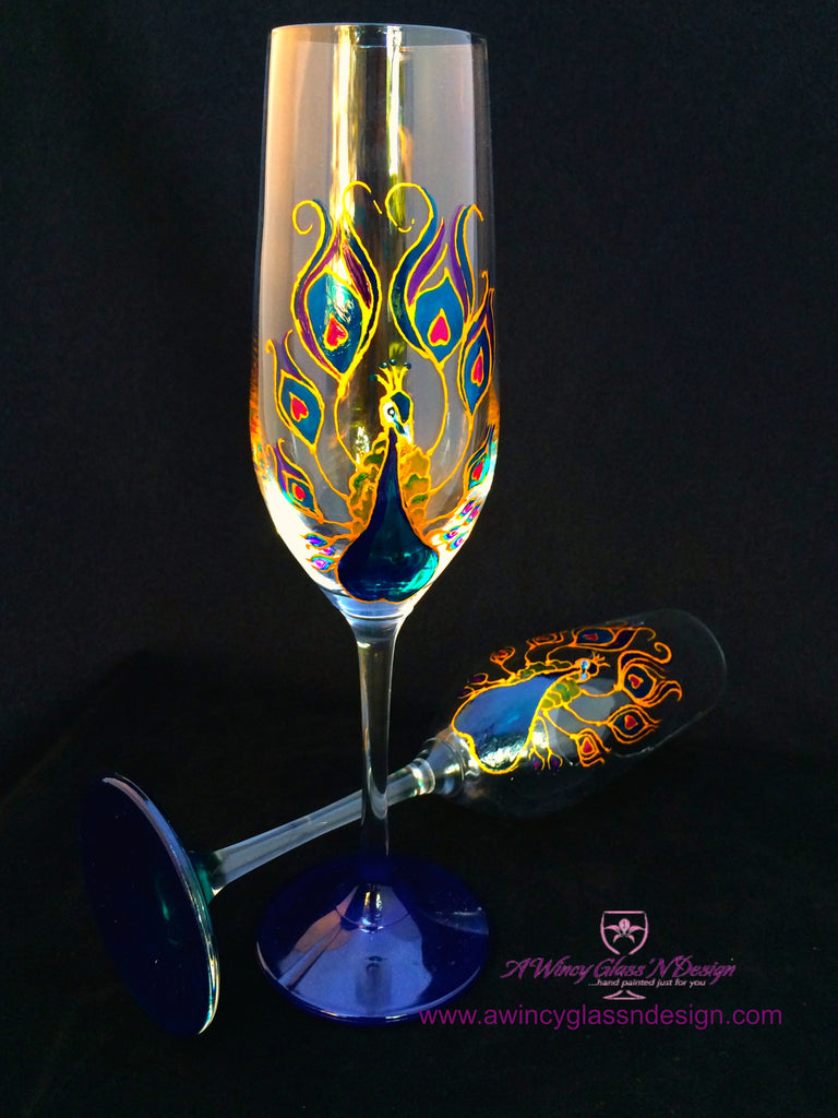 https://www.awincyglassndesign.com/cdn/shop/products/Peacock_Wedding_Champagne_Glasses_1_wm_1024x1024.jpg?v=1527697435